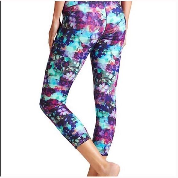 Athleta Floral Fade Sonar Capri Leggings in Heavenly Hail - Picture 2 of 8